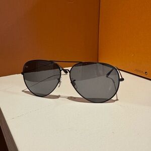 Black polarized aviators